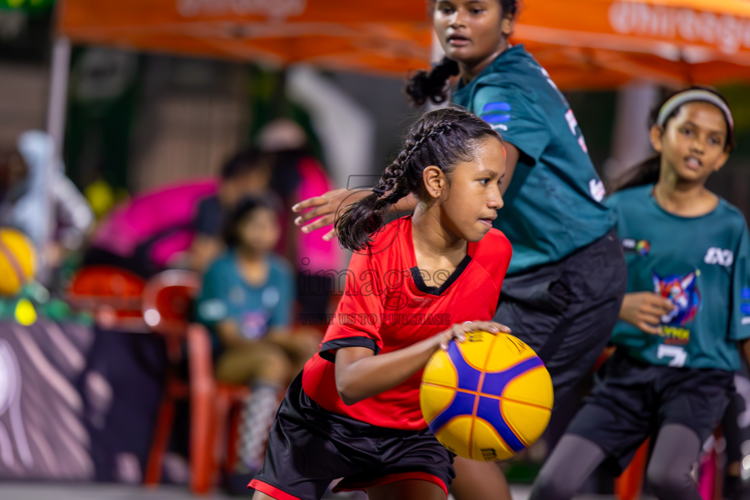 Day 3 of MILO Ramadan 3x3 Challenge 2024 was held in Ekuveni Outdoor Basketball Court at Male', Maldives on Thursday, 14th March 2024.
Photos: Ismail Thoriq / images.mv