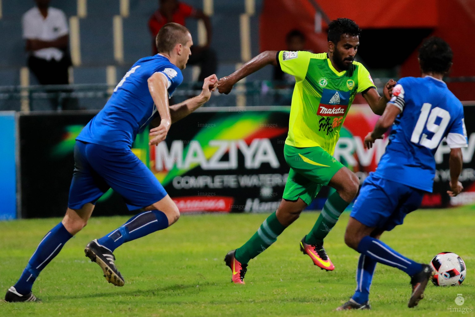 New Radiant Sports Club vs  Maziya Sports & Recreation  in the second round of Ooredoo Dhivehi Premiere League. 2016 Male', Sunday 7 August 2016. (Images.mv Photo: Abdulla Abeedh)