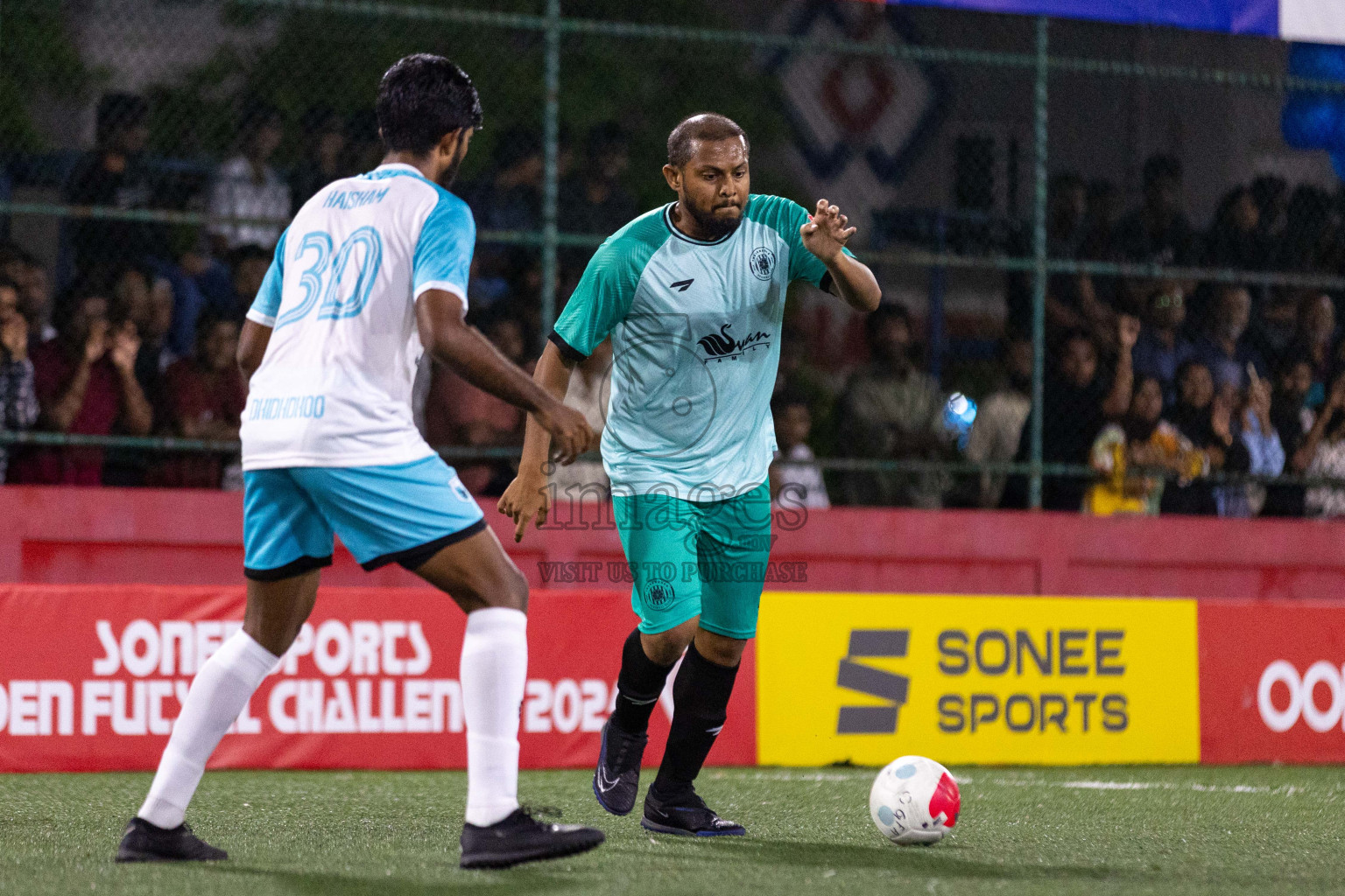 HA Thakandhoo vs HA Dhidhdhoo in Day 5 of Golden Futsal Challenge 2024 was held on Friday, 19th January 2024, in Hulhumale', Maldives
Photos: Ismail Thoriq / images.mv