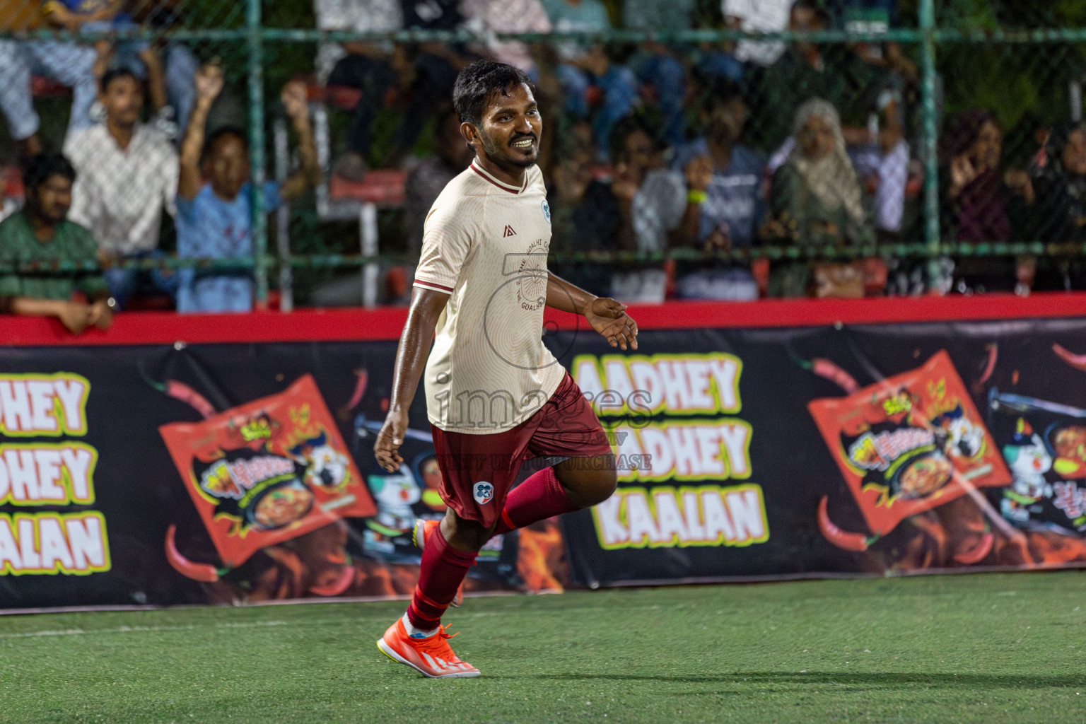 CLUB 220 vs HPSN in the Quarter Finals of Club Maldives Classic 2024 held in Rehendi Futsal Ground, Hulhumale', Maldives on Tuesday, 17th September 2024. 
Photos: Hassan Simah / images.mv