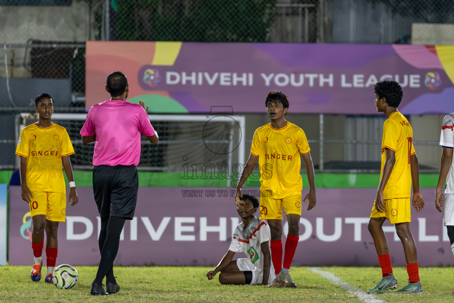 Day 10 of Dhivehi Youth League 2024 was held at Henveiru Stadium, Male', Maldives on Sunday, 15th December 2024.
Photos: Ismail Thoriq / Images.mv