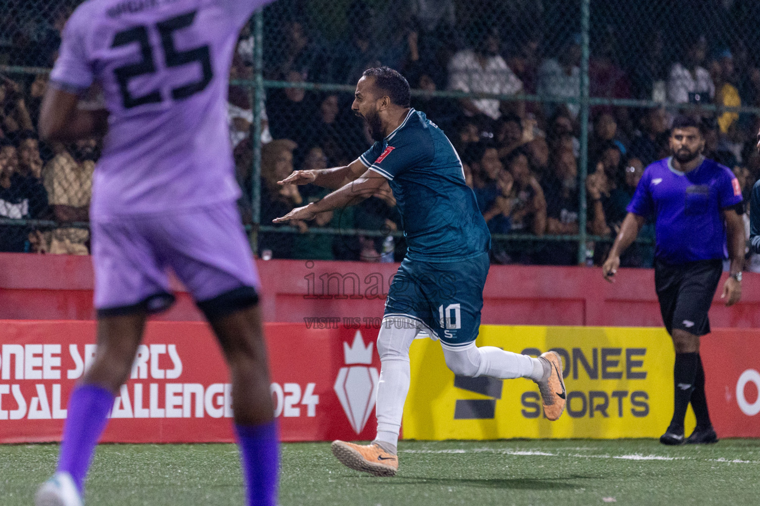 R Dhuvaafaru vs R Alifushi in Day 18 of Golden Futsal Challenge 2024 was held on Thursday, 1st February 2024, in Hulhumale', Maldives Photos: Nausham Waheed, / images.mv