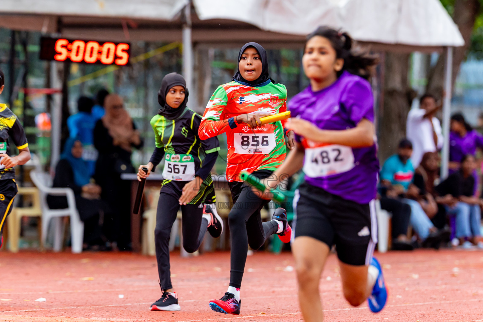 Day 6 of Inter-school Athletics Championship 2025 held in Ekuveni Synthetic Track, Male', Maldives on Sunday, 12th October 2025. Photos by: Nausham Waheed / Images.mv
