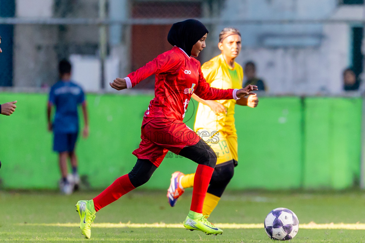 Biss Buru Sports Club vs Maziya Sports  in FAM Women’s League 2025 held in Henveiru Football ground, Male', Maldives on Wednesday, 3rd December 2025. Photos: Nausham Waheed / Images.mv