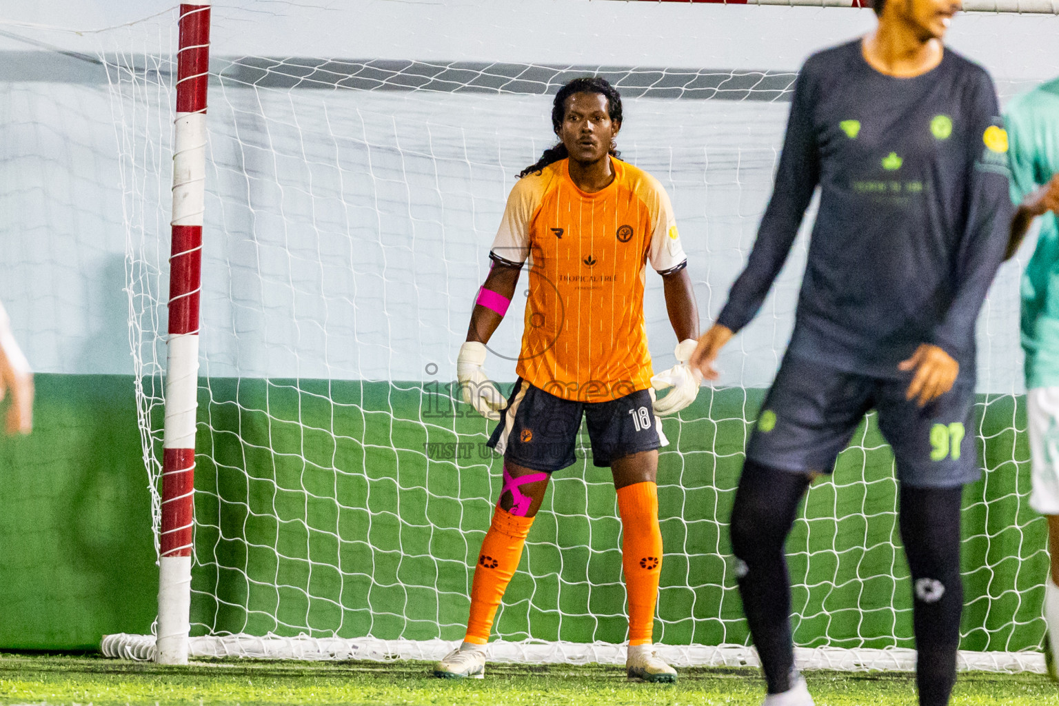 Dhonfan vs Fehendhoo in Day 1 of Better in Baa Futsal Fiesta 2025 Man's division held in B. Eydhafushi, Maldives on Wednesday, 5th November 2025. Photos: Nausham Waheed / images.mv