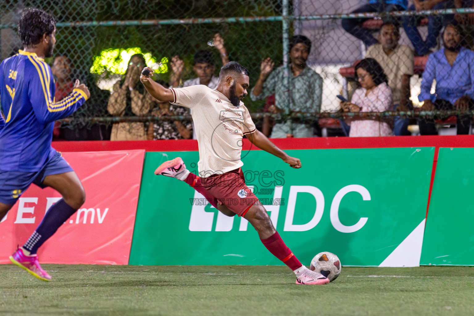 CLUB 220 vs HPSN in the Quarter Finals of Club Maldives Classic 2024 held in Rehendi Futsal Ground, Hulhumale', Maldives on Tuesday, 17th September 2024. 
Photos: Hassan Simah / images.mv