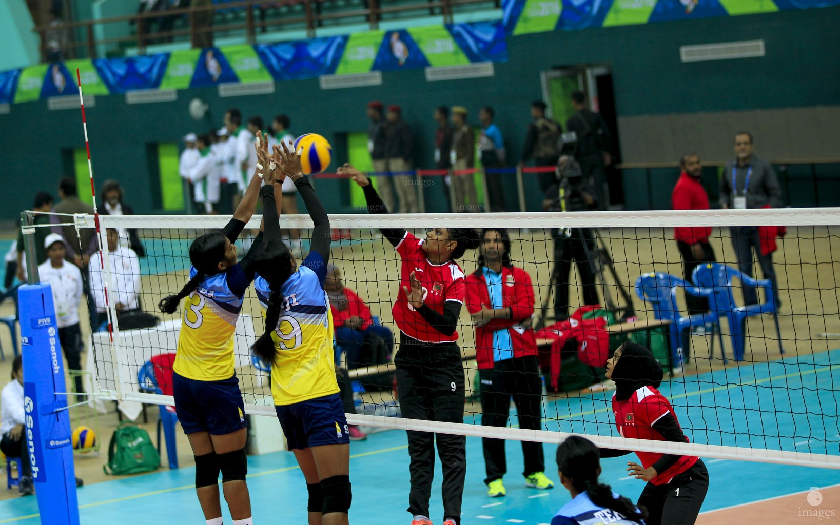 Maldives vs India in the volleyball women event of the South Asian Games in Guwahati, India, Friday, February 5, 2016. (Images.mv Photo: Mohamed Ahsan)