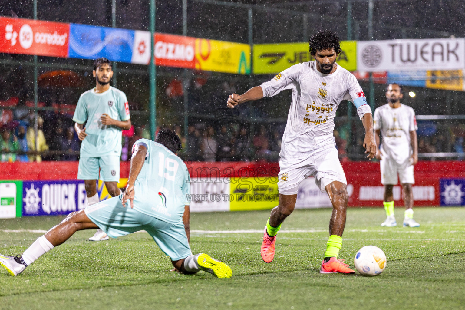 Lh. Hinnavaru VS Lh. Olhuvelifushi on Day 22 of Golden Futsal Challenge 2025 was held on Sunday, 26 January 2025, in Hulhumale', Maldives. 
Photos: Hassan Simah / images.mv