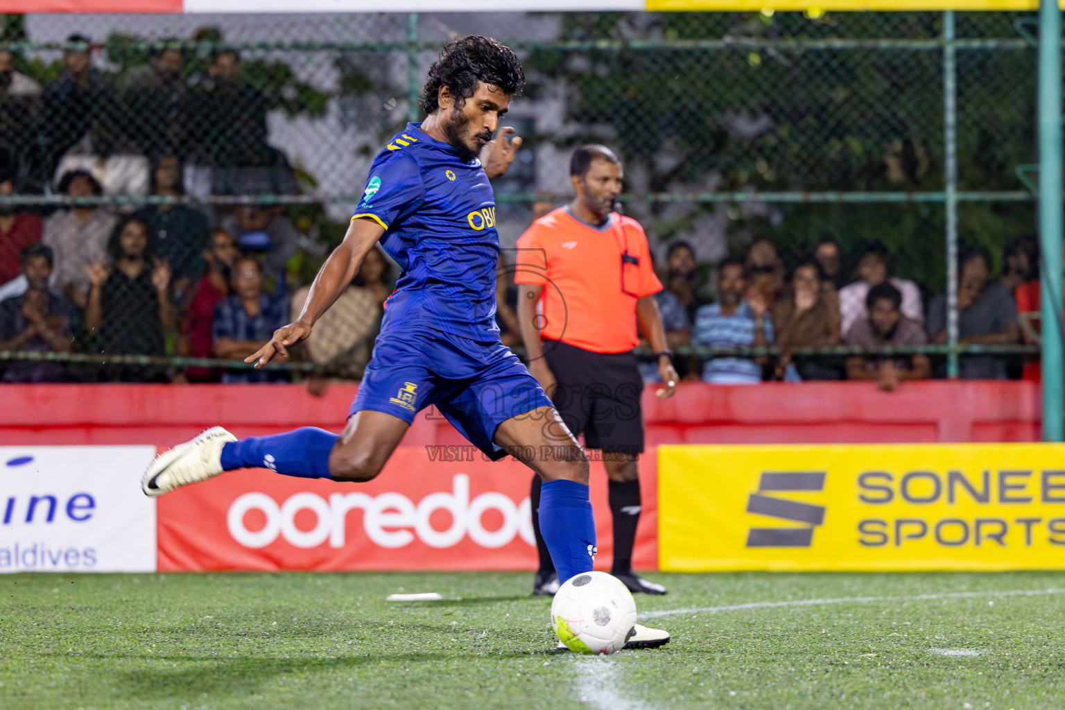 Maafannu VS B. Eydhafushi in Round of 16 on Day 40 of Golden Futsal Challenge 2024 which was held on Tuesday, 27th February 2024, in Hulhumale', Maldives Photos: Hassan Simah / images.mv