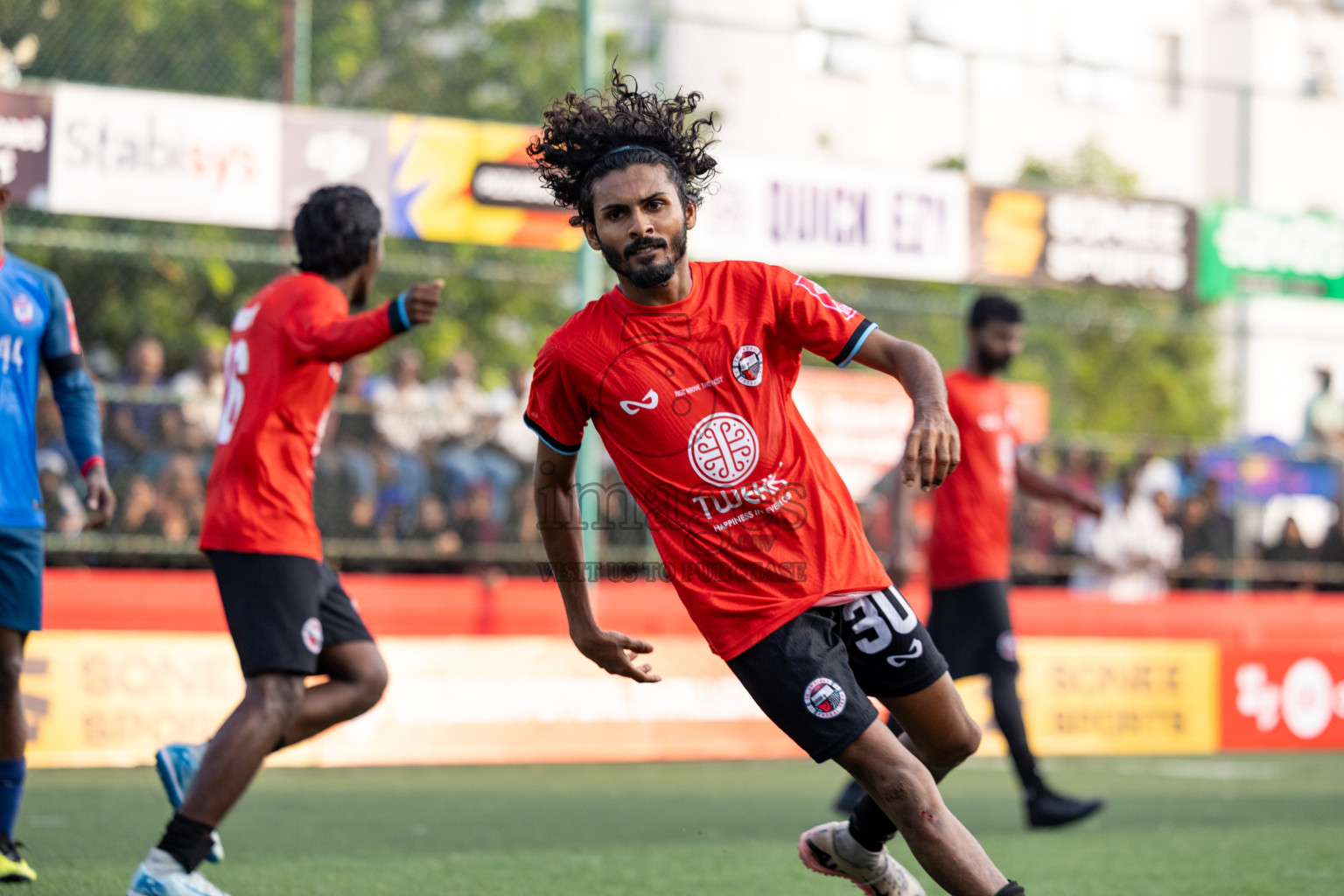 Th Dhiyamigili vs Th Omadhoo in Day 14 of Golden Futsal Challenge 2025 was held on Saturday, 18th January 2025, in Hulhumale', Maldives. 
Photos: Hassan Simah / images.mv