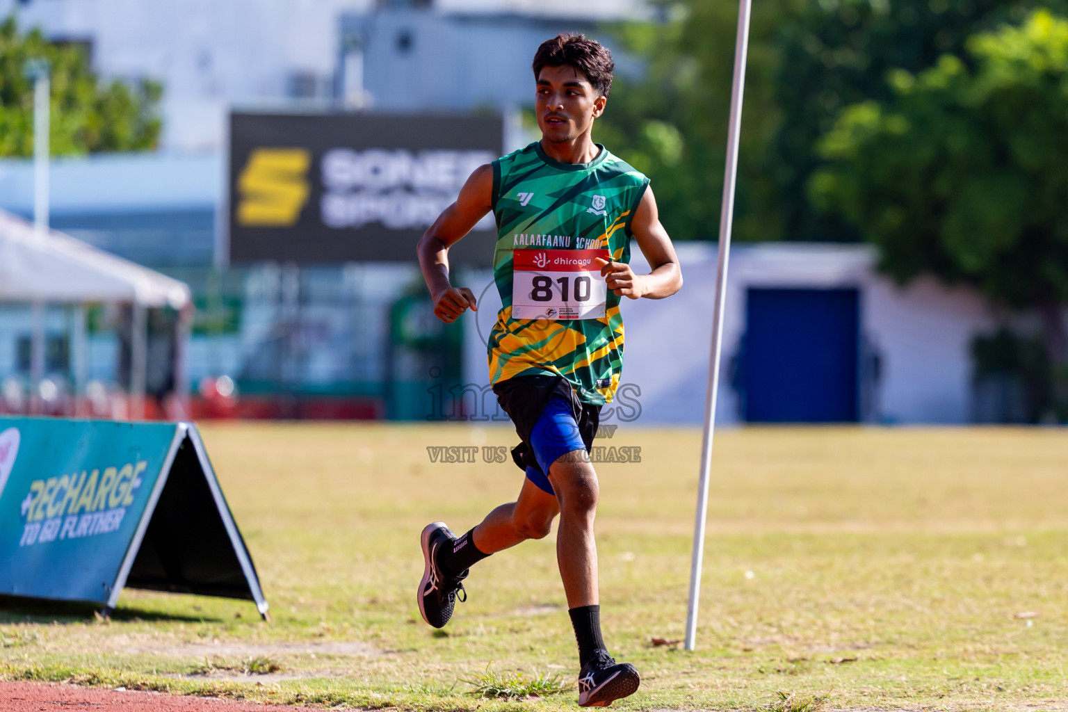 Day 2 of Inter-school Athletics Championship 2025 held in Ekuveni Synthetic Track, Male', Maldives on Tuesday, 07th October 2025. Photos by: Nausham Waheed / Images.mv