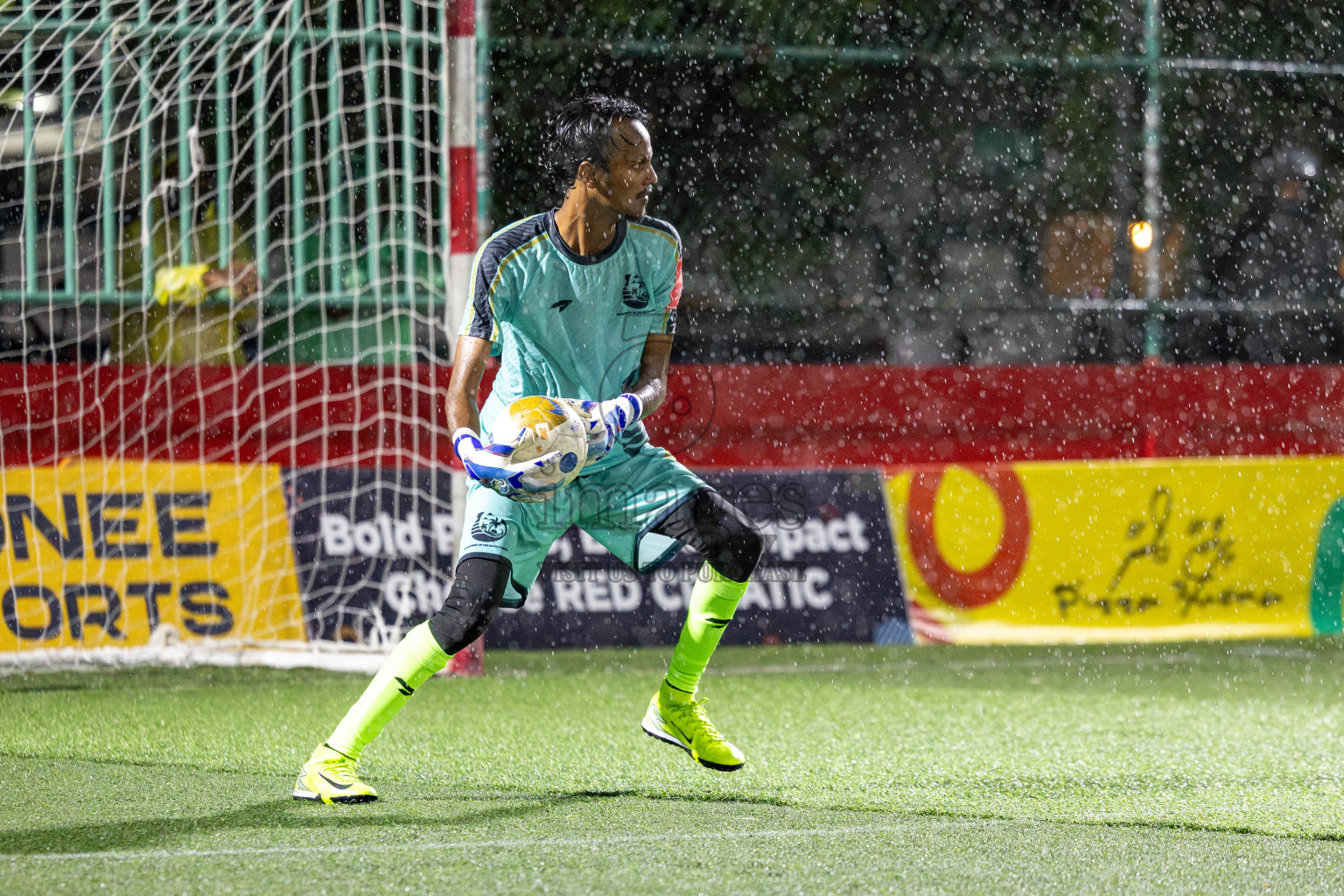 K Gulhi VS K Kaashidhoo on Day 20 of Golden Futsal Challenge 2025 was held on Friday, 24 January 2025, in Hulhumale', Maldives. 
Photos: Hassan Simah / images.mv