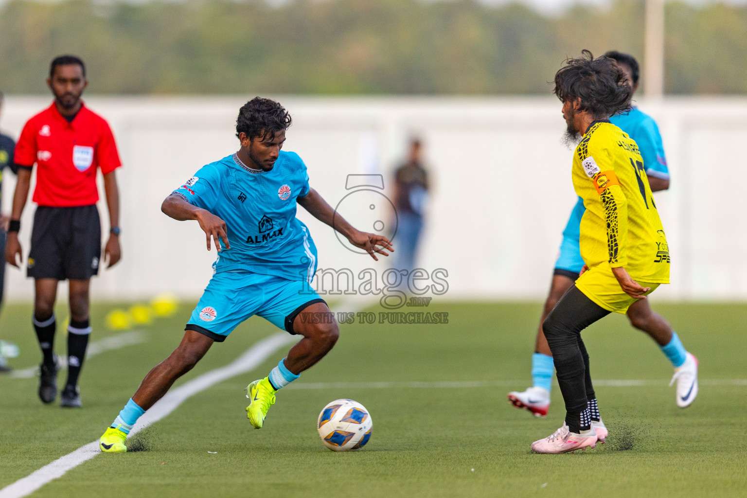 Vela Sports Club vs Irumathi FC in Day 1 of Eydhafushi Cup 2025 held in Eydhafushi Football Stadium at B. Eydhafushi, Maldives on Friday, 5th September 2025. Photos: Mohamed Mahfouz Moosa / images.mv