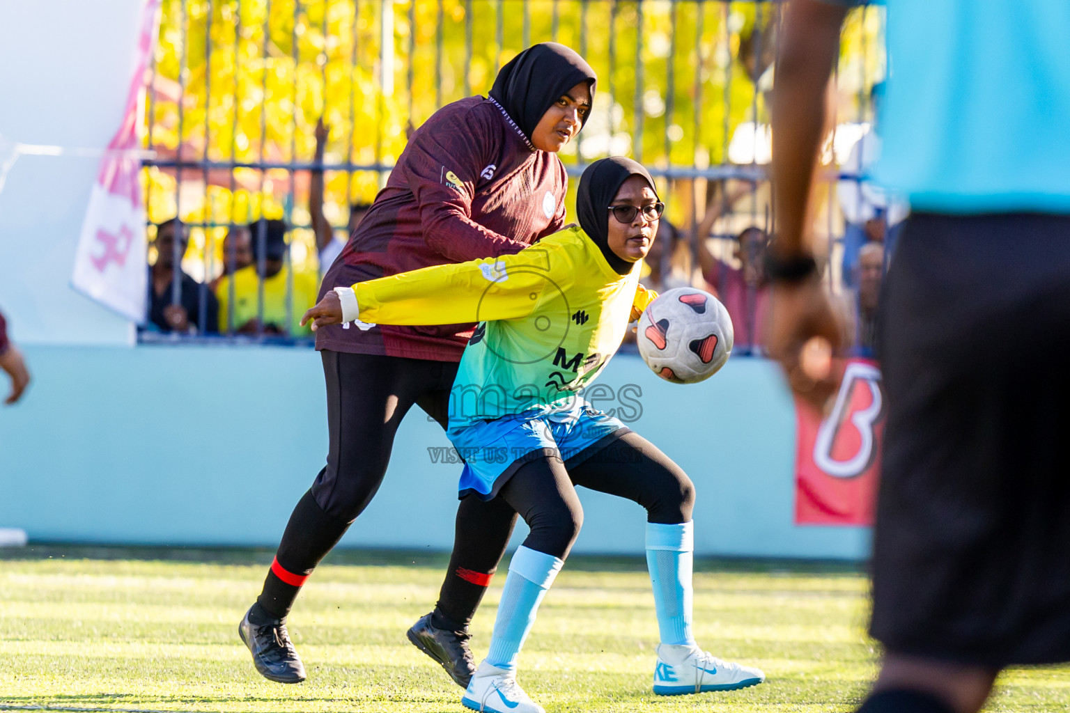 Kihaadhoo vs Hithaadhoo in Day 3 of Better in Baa Futsal Fiesta 2025 Woman's division held in B. Eydhafushi, Maldives on Friday, 7th November 2025. Photos: Nausham Waheed / images.mv