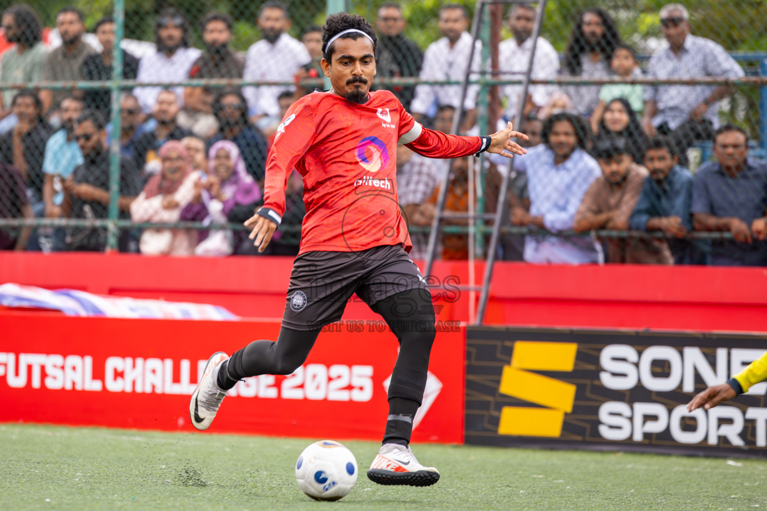 GDh Madaveli VS GDh Gadhdhoo in Atoll Round Semi-Final on Day 20 of Golden Futsal Challenge 2025 was held on Friday, 24th January 2025, in Hulhumale', Maldives.
Photos: Ismail Thoriq / images.mv