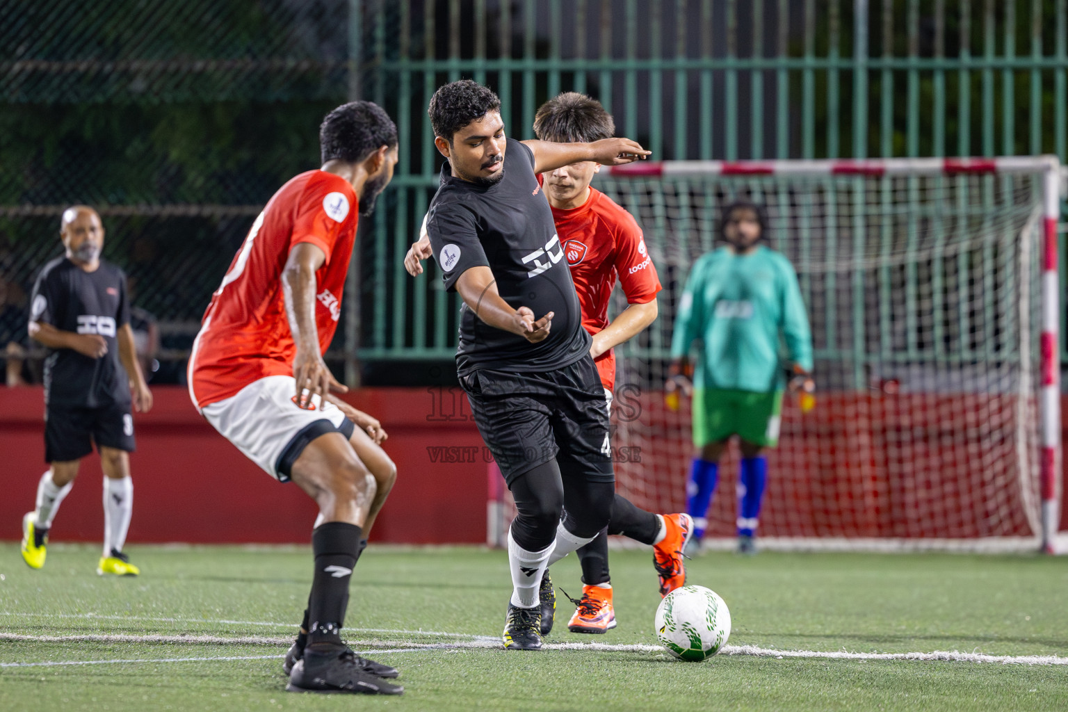 Sheesha vs Roseware in Day 1 of Office League 2025 was held on Wednesday, 16th April 2025 in Hulhumale', Maldives.
Photos: Ismail Thoriq / images.mv