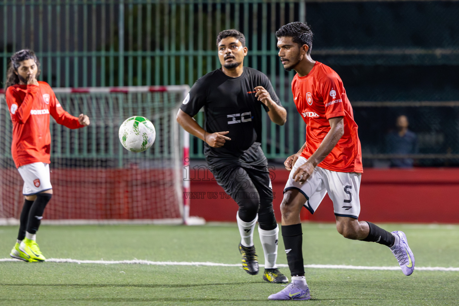 Sheesha vs Roseware in Day 1 of Office League 2025 was held on Wednesday, 16th April 2025 in Hulhumale', Maldives.
Photos: Ismail Thoriq / images.mv