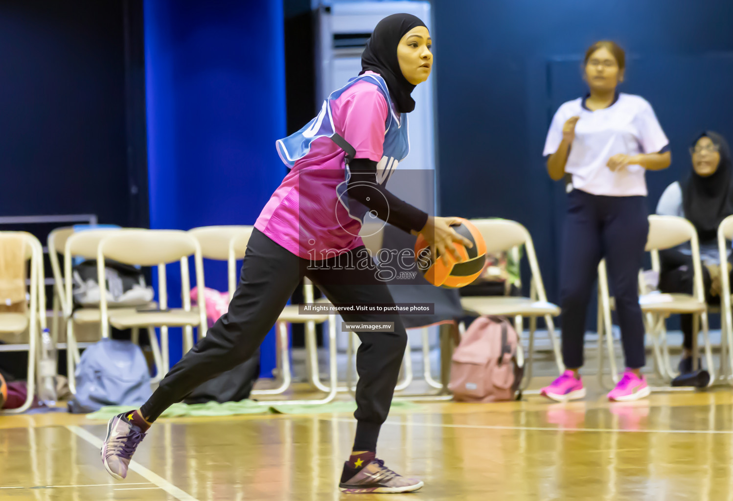 Shinning Star vs Mahibadhoo in the Milo National Netball Tournament 2022 on 21 July 2022, held in Social Center, Male', Maldives. Photographer: Shuu / Images.mv