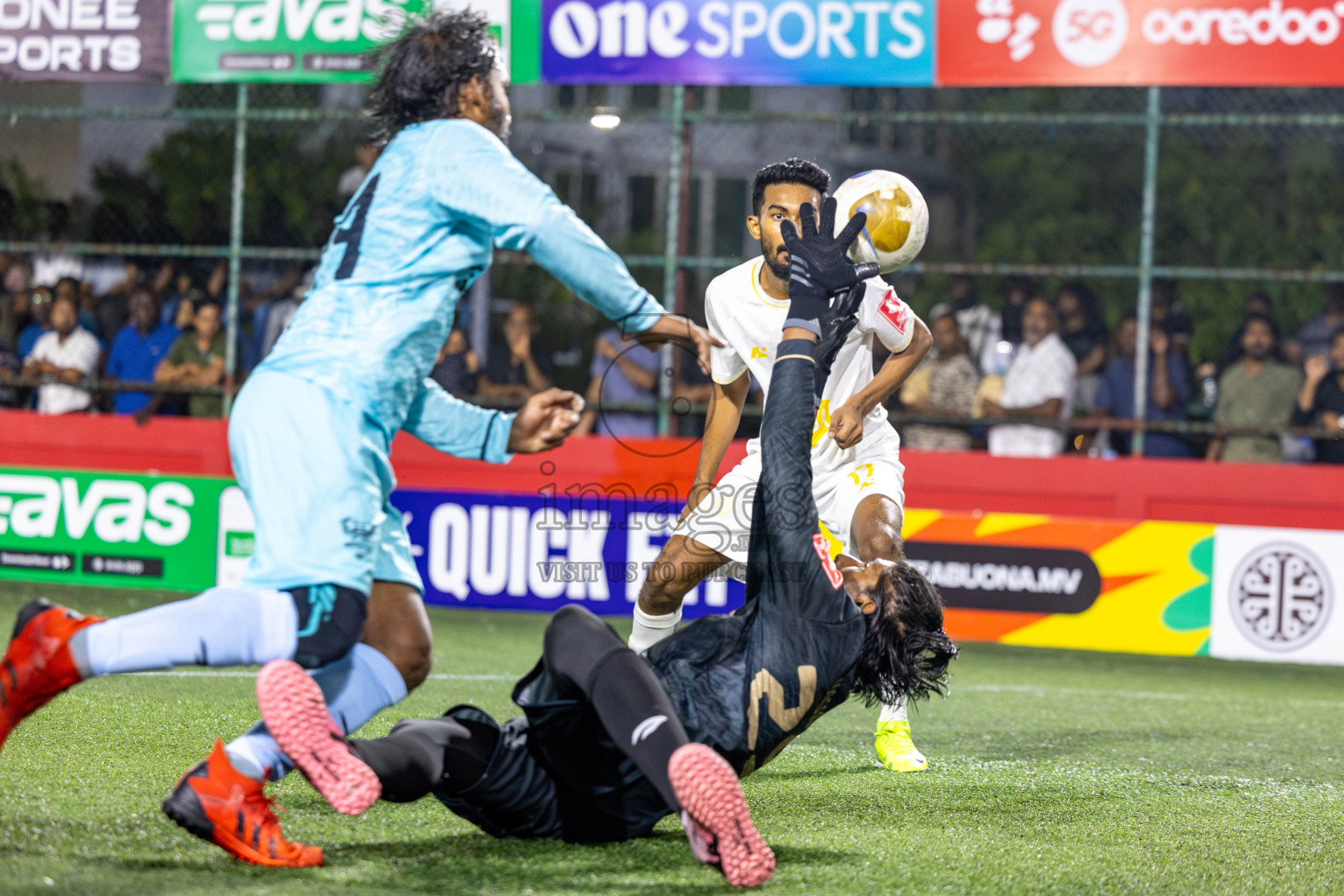HDg Finey vs HDh Makunudhoo in Day 13 of Golden Futsal Challenge 2025 was held on Friday, 17th January 2025, in Hulhumale', Maldives 
Photos: Hassan Simah / images.mv