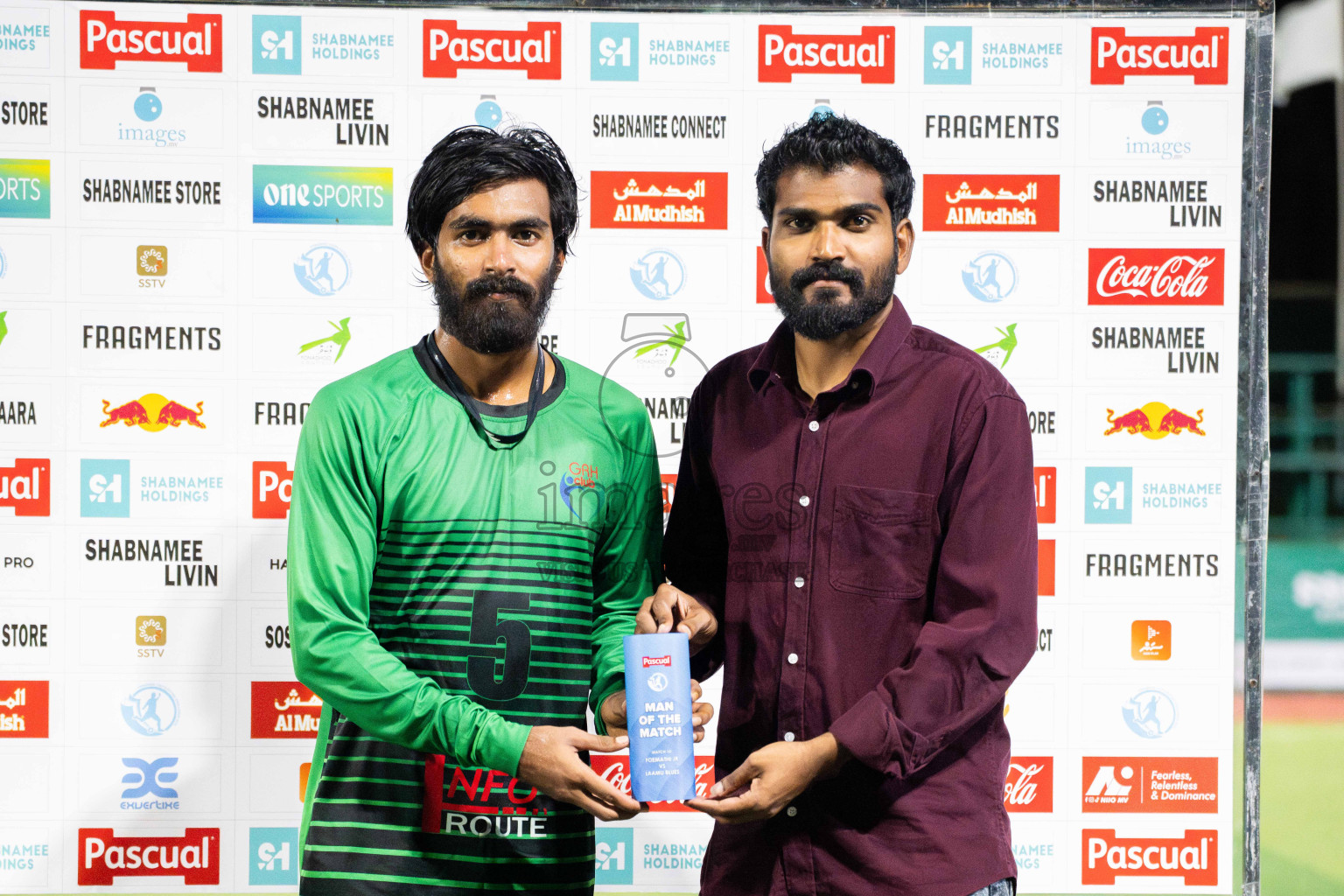 Foemathi JR VS Laamu Blues in Day 2 - Fonadhoo Youth Futsal Challenge 2025 held in Fonadhoo Futsal Stadium, L. Fonadhoo, Maldives on Monday, 27th October 2025 Photos: Arif Rasheed / images.mv