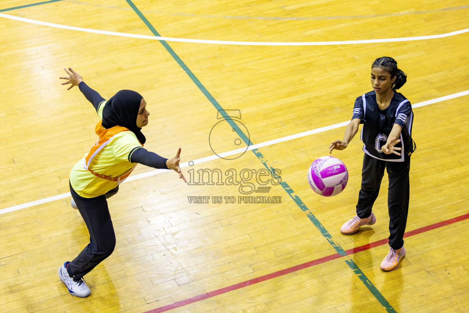 Kulhudhuffushi Youth & Recreation Club vs SC Shining Star in Division 1 of National Netball Tournament 2025 held in Social Center at Male', Maldives on Sunday, 25th May 2025. Photos: Hassan Simah / images.mv