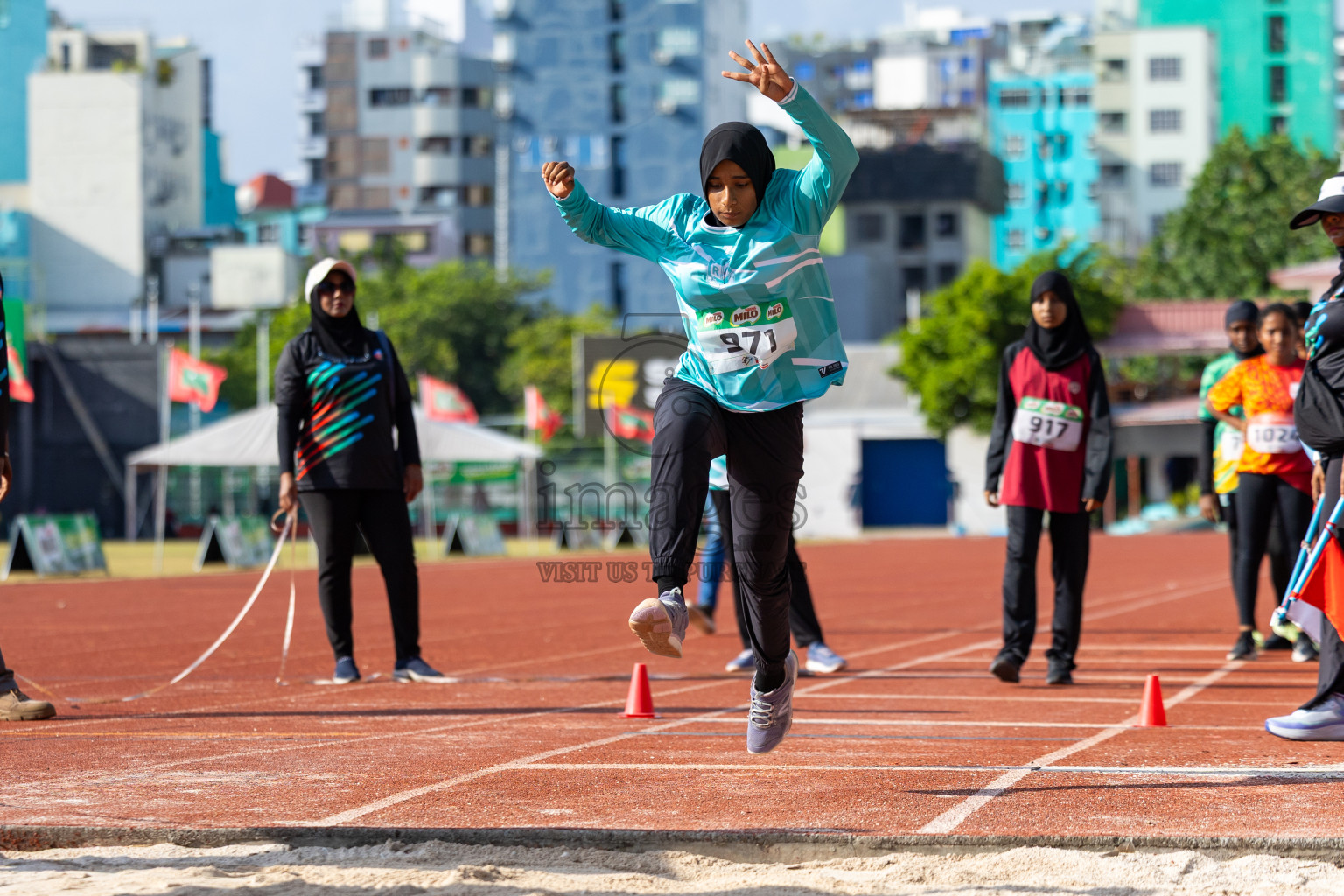 Day 4 of Inter-school Athletics Championship 2025 held in Ekuveni Synthetic Track, Male', Maldives on Thursday, 09th October 2025. Photos by: Raaif Yoosuf / Images.mv