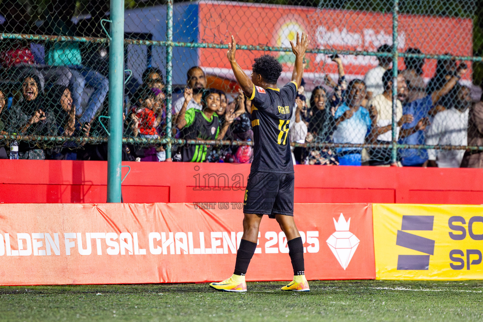 HA Utheem VS HA Ihavandhoo in Day 9 of Golden Futsal Challenge 2025 was held on Monday, 13th January 2025, in Hulhumale', Maldives Photos: Nausham Waheed , Ismail Thoriq / images.mv