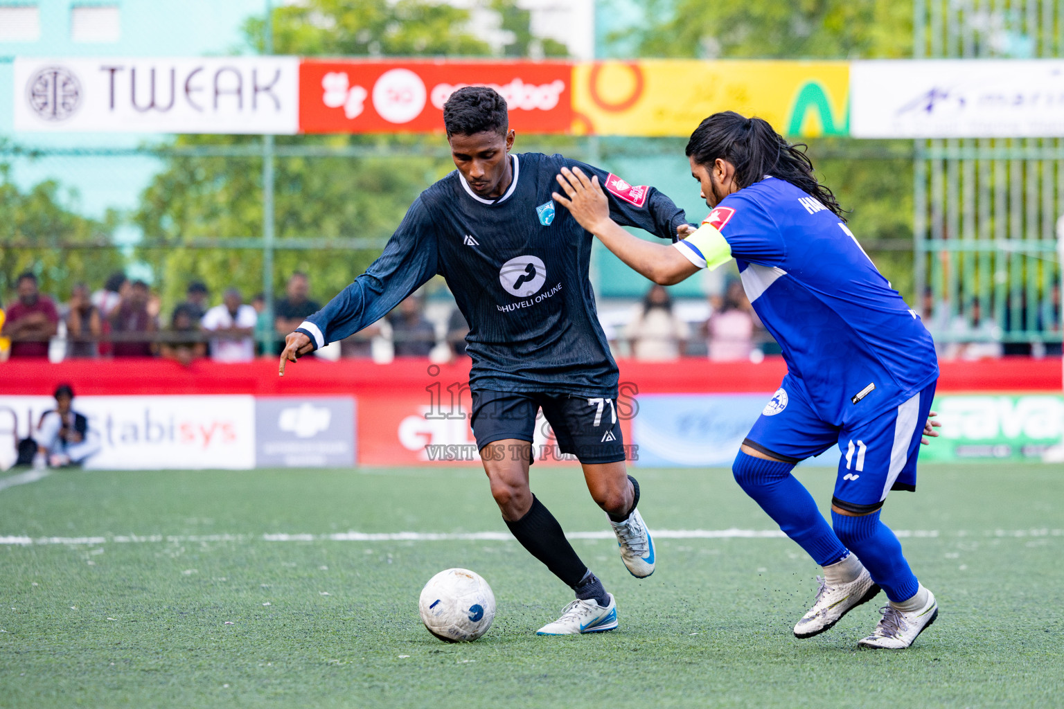 Th. Gaadhiffushi VS Th. Veymandoo in Day 14 of Golden Futsal Challenge 2025 was held on Saturday, 18th January 2025, in Hulhumale', Maldives. 
Photos: Hassan Simah / images.mv