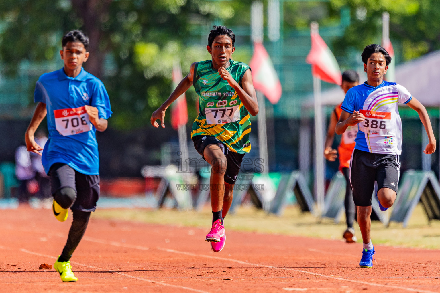 Day 1 of Inter-school Athletics Championship 2025 held in Ekuveni Synthetic Track, Male', Maldives on Monday, 06th October 2025. Photos by: Areef Adam  / Images.mv