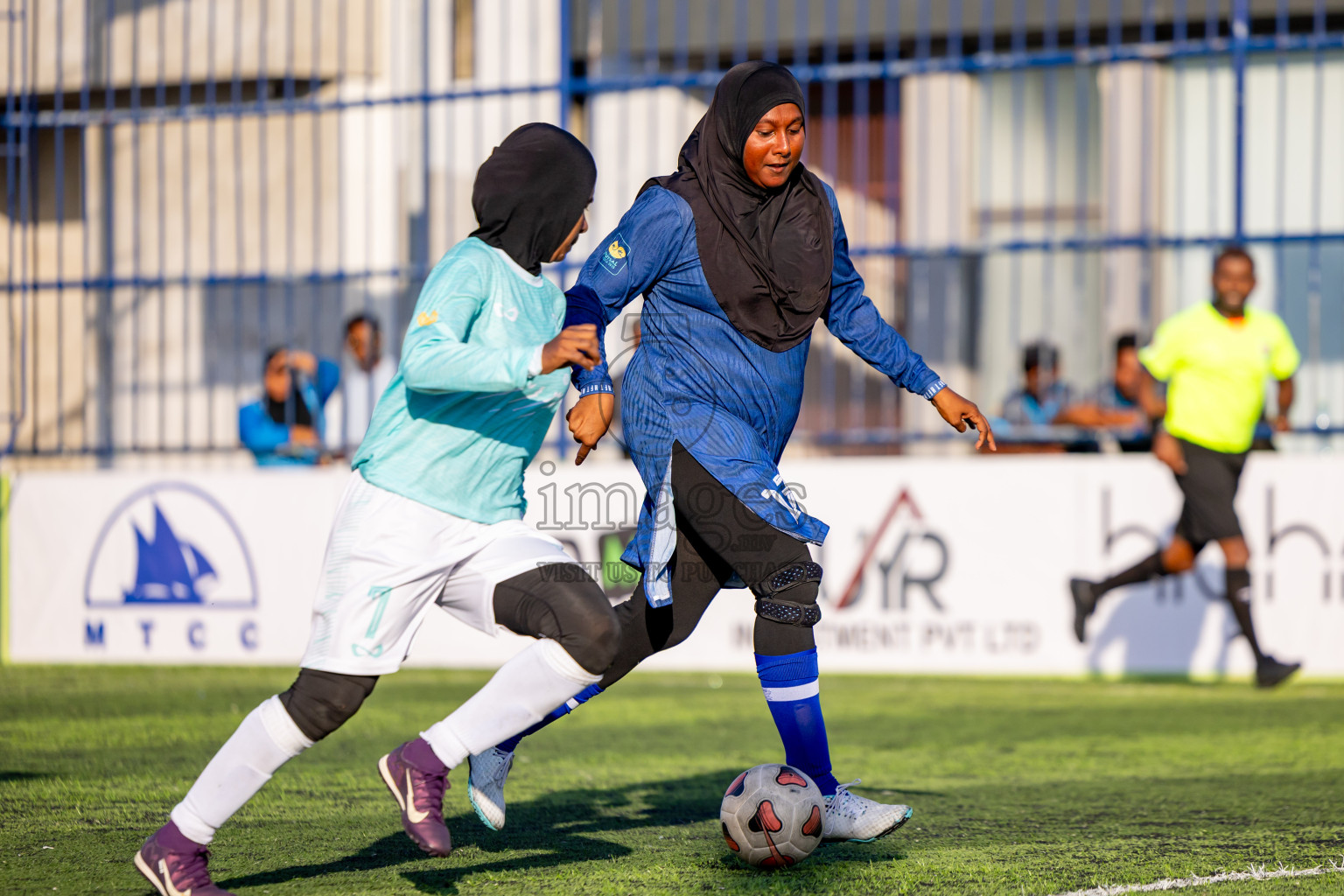 Dhonfanu vs Hithaadhoo in Day 2 of Better in Baa Futsal Fiesta 2025 Woman's division held in B. Eydhafushi, Maldives on Thursday, 6th November 2025. Photos: Nausham Waheed / images.mv