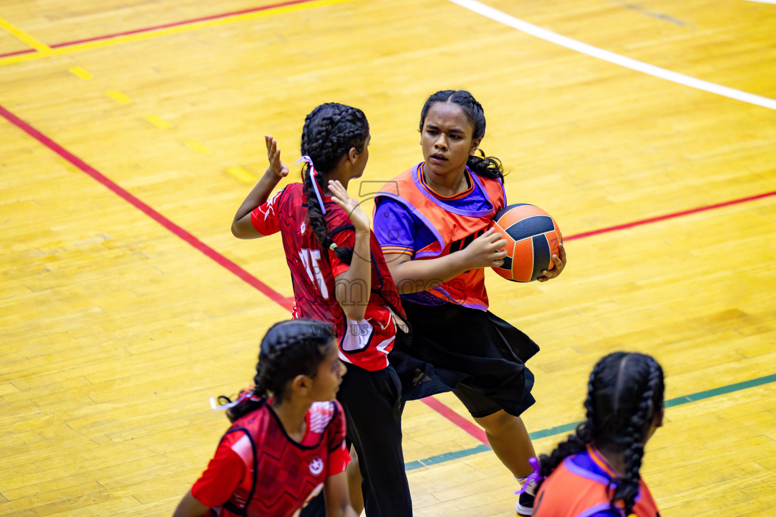 Iskandhar School vs Ghiyasuddin International School in the U15 Finals of Inter-school Netball Tournament held in Social Center at Male', Maldives on Monday, 26th August 2024. Photos: Hassan Simah / images.mv