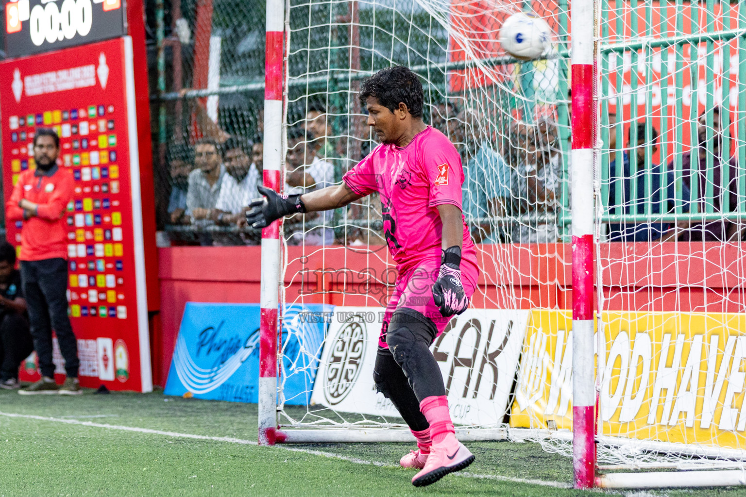 AA. Mathiveri VS AA. Thoddoo in Atoll Round Final on Day 20 of Golden Futsal Challenge 2025 was held on Friday, 24 January 2025, in Hulhumale', Maldives. 
Photos: Hassan Simah / images.mv