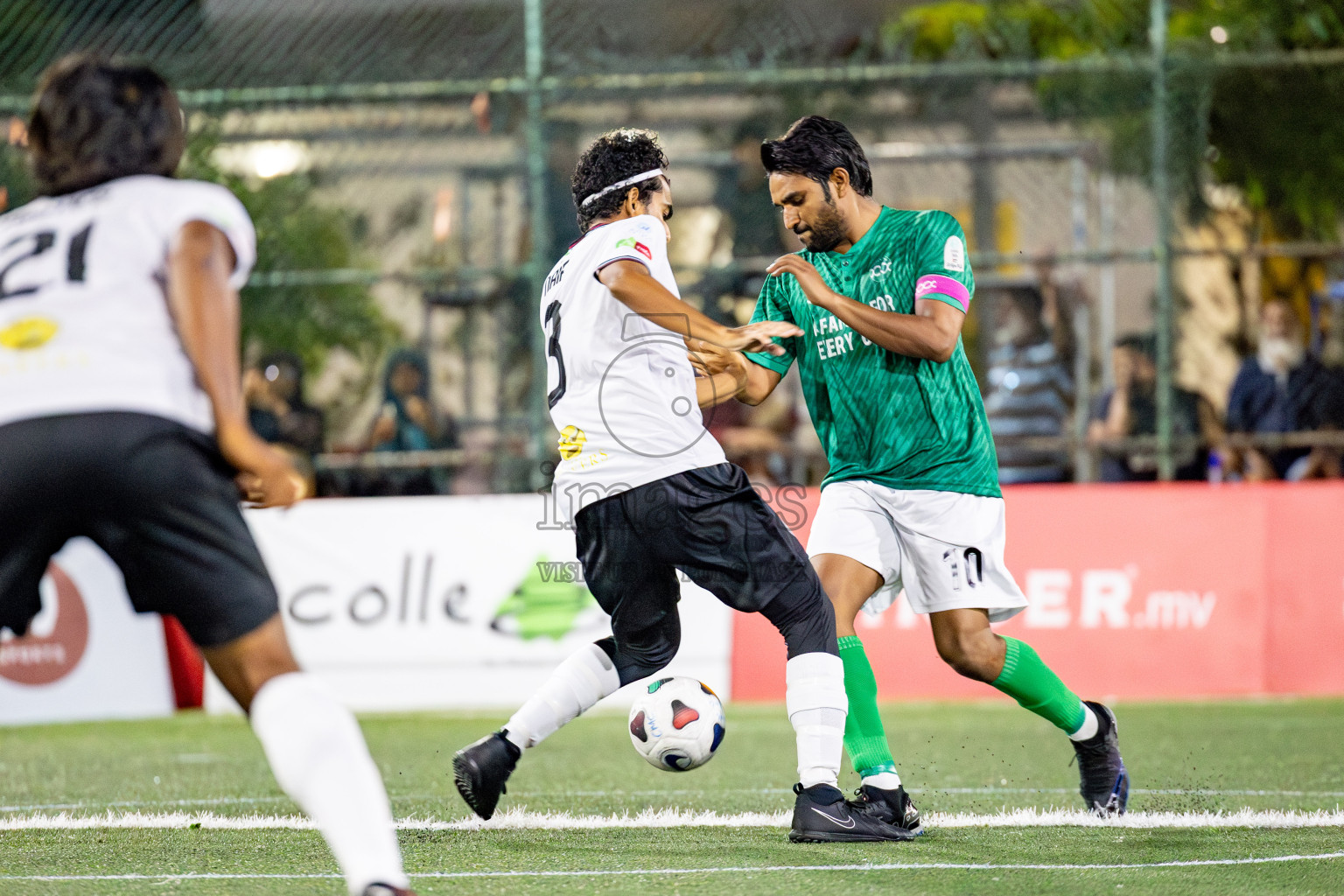 TEAM BADHAHI vs KULHIVARU VUZARA CLUB in the Semi-finals of Club Maldives Classic 2024 held in Rehendi Futsal Ground, Hulhumale', Maldives on Tuesday, 19th September 2024. 
Photos: Ismail Thoriq / images.mv