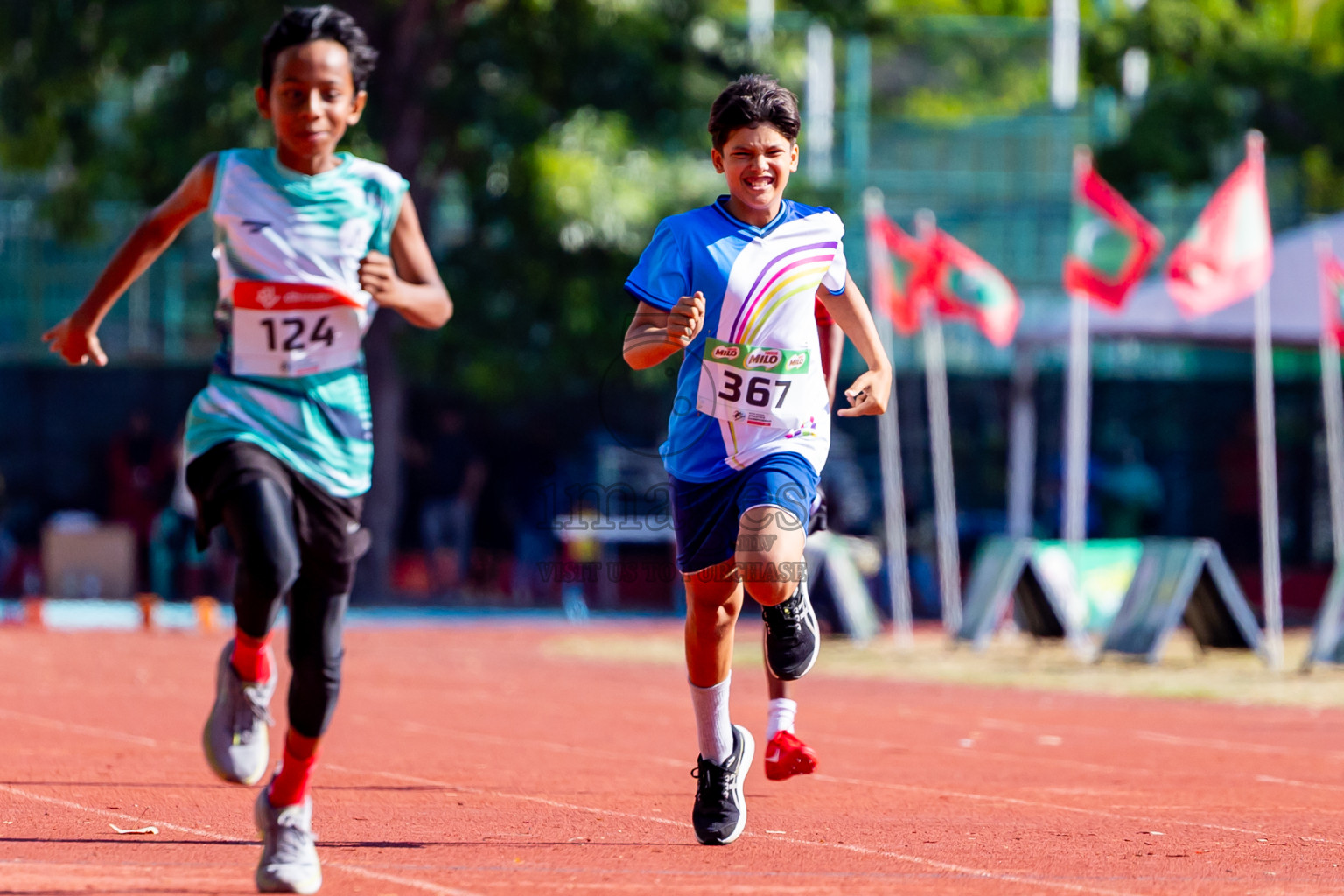 Day 1 of Inter-school Athletics Championship 2025 held in Ekuveni Synthetic Track, Male', Maldives on Monday, 06th October 2025. Photos by: Nausham Waheed / Images.mv