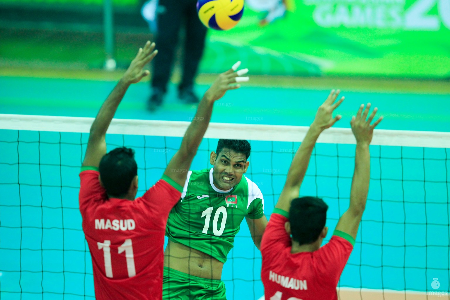Maldives Volleyball men's team played against Bangladesh in group stage matches of South Asian Games in Guwahati, India, Saturday, February. 06, 2016.   (Images.mv Photo/ Hussain Sinan).