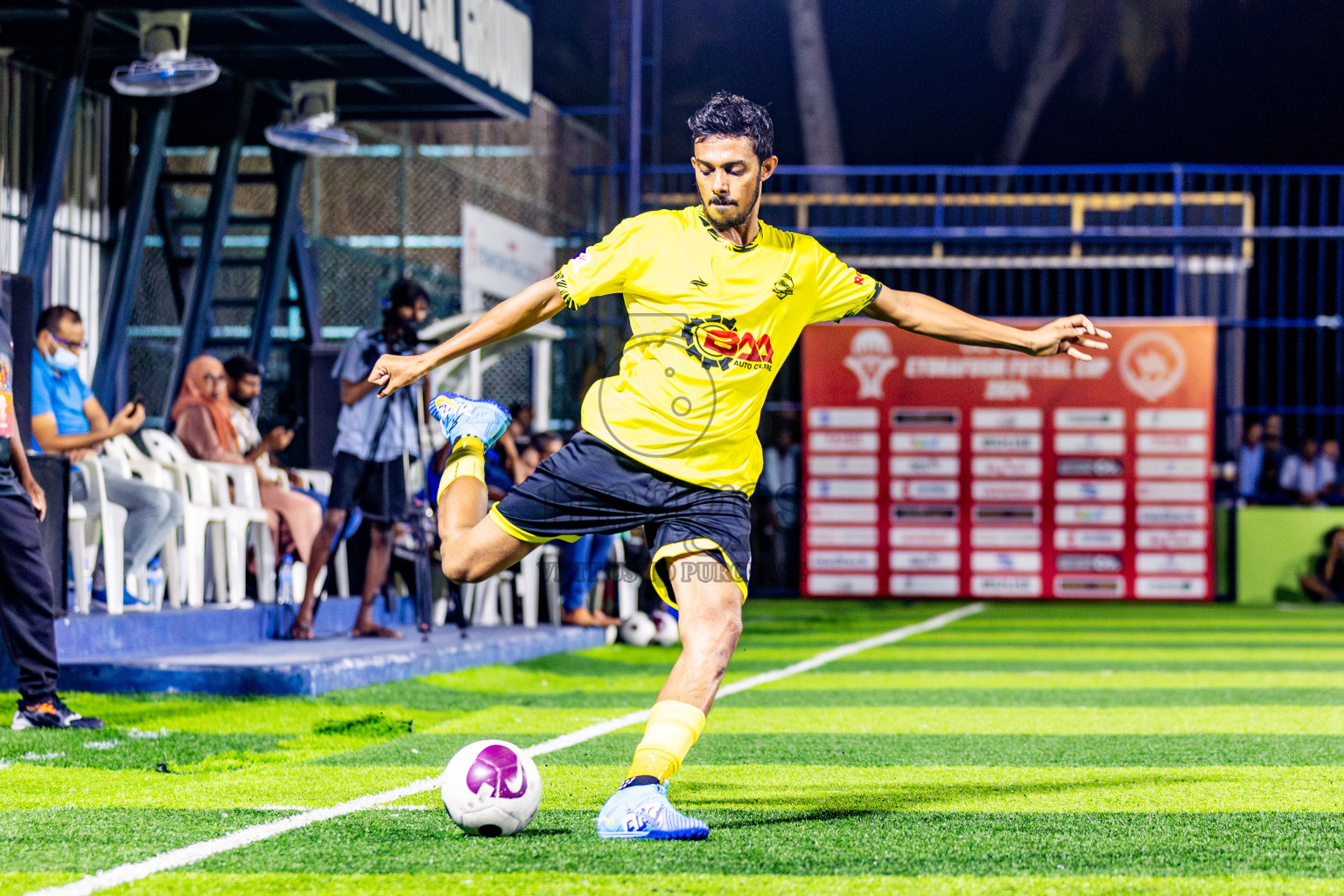 FC Dhunthari vs Vela Sports Club in Day 5 of Eydhafushi Futsal Cup 2024 was held on Friday, 12th April 2024, in B Eydhafushi, Maldives Photos: Nausham Waheed / images.mv