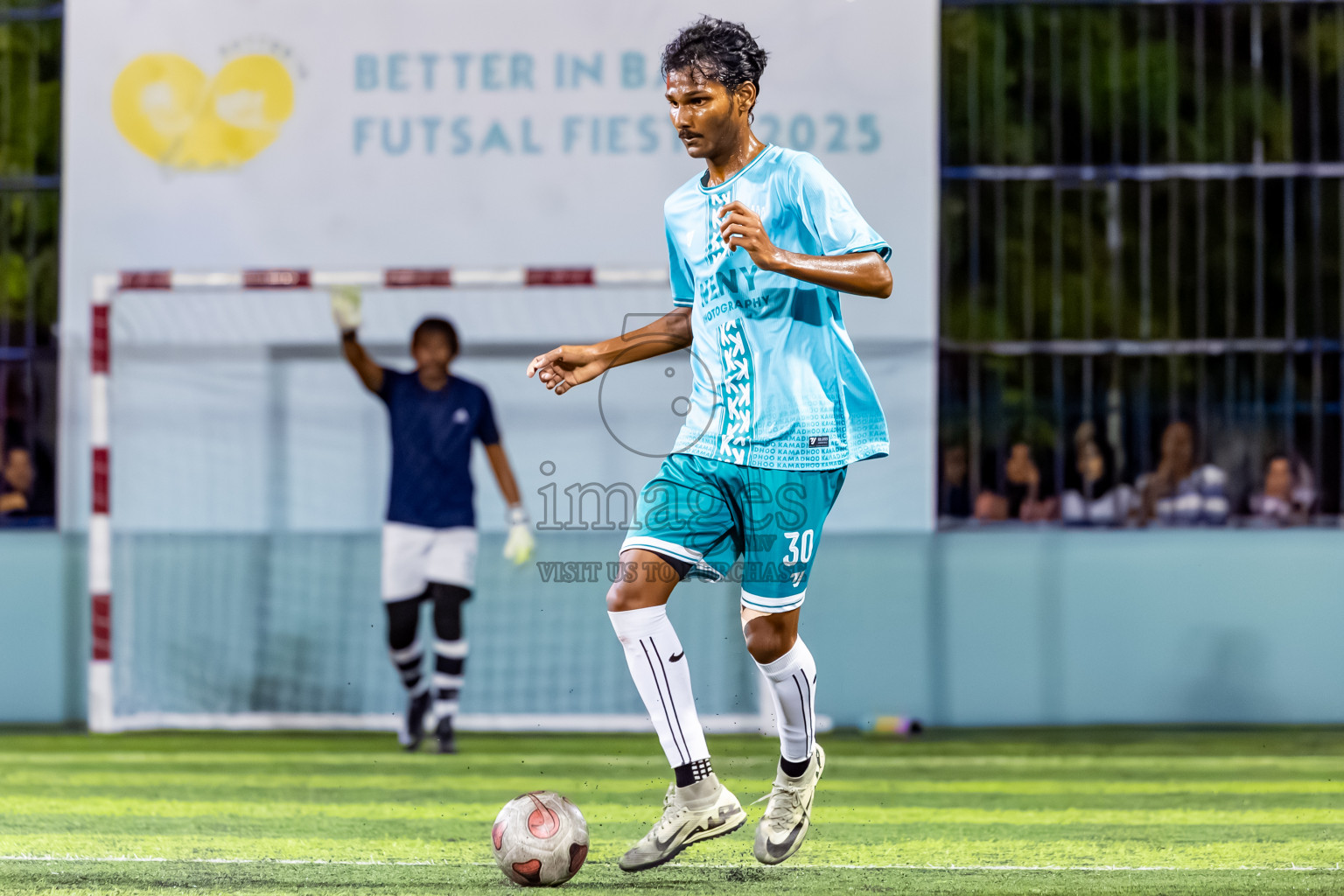 Hithaadhoo vs Kamadhoo in Quater Finals of Better in Baa Futsal Fiesta 2025 Men's division held in B. Eydhafushi, Maldives on Thursday, 13th November 2025. Photos: Nausham Waheed / images.mv