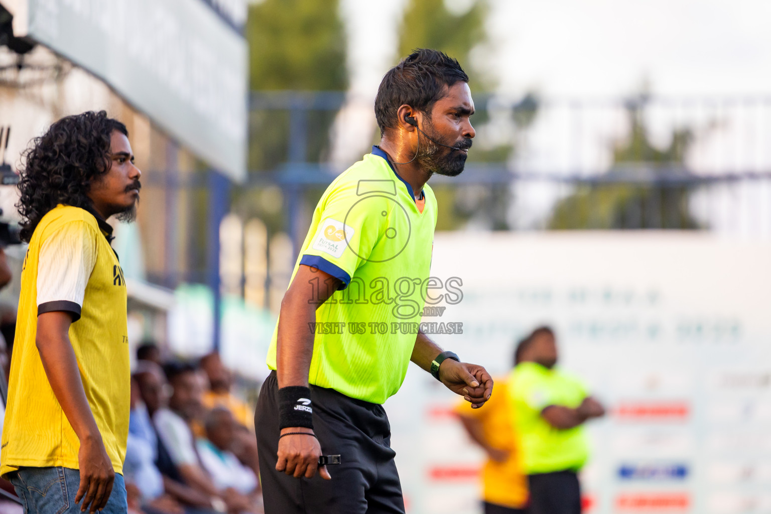 Thulhaadhoo vs Fehendhoo in Quater Finals of Better in Baa Futsal Fiesta 2025 Men's division held in B. Eydhafushi, Maldives on Thursday, 13th November 2025. Photos: Nausham Waheed / images.mv