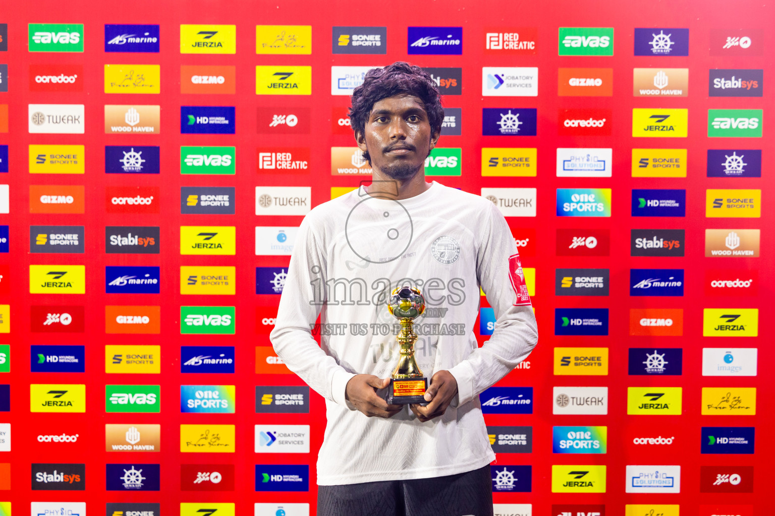 Th Omadhoo vs Th Thimarafushi in Day 18 of Golden Futsal Challenge 2025 was held on Wednesday, 22nd January 2025, in Hulhumale', Maldives. Photos: Nausham Waheed / images.mv