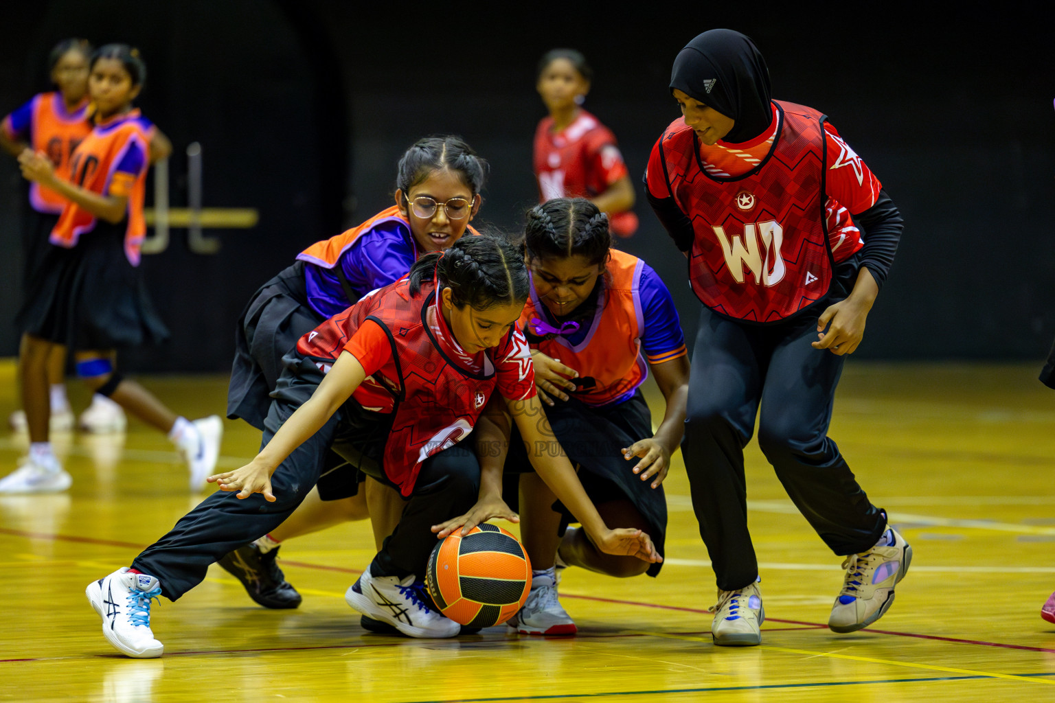 Iskandhar School vs Ghiyasuddin International School in the U15 Finals of Inter-school Netball Tournament held in Social Center at Male', Maldives on Monday, 26th August 2024. Photos: Hassan Simah / images.mv