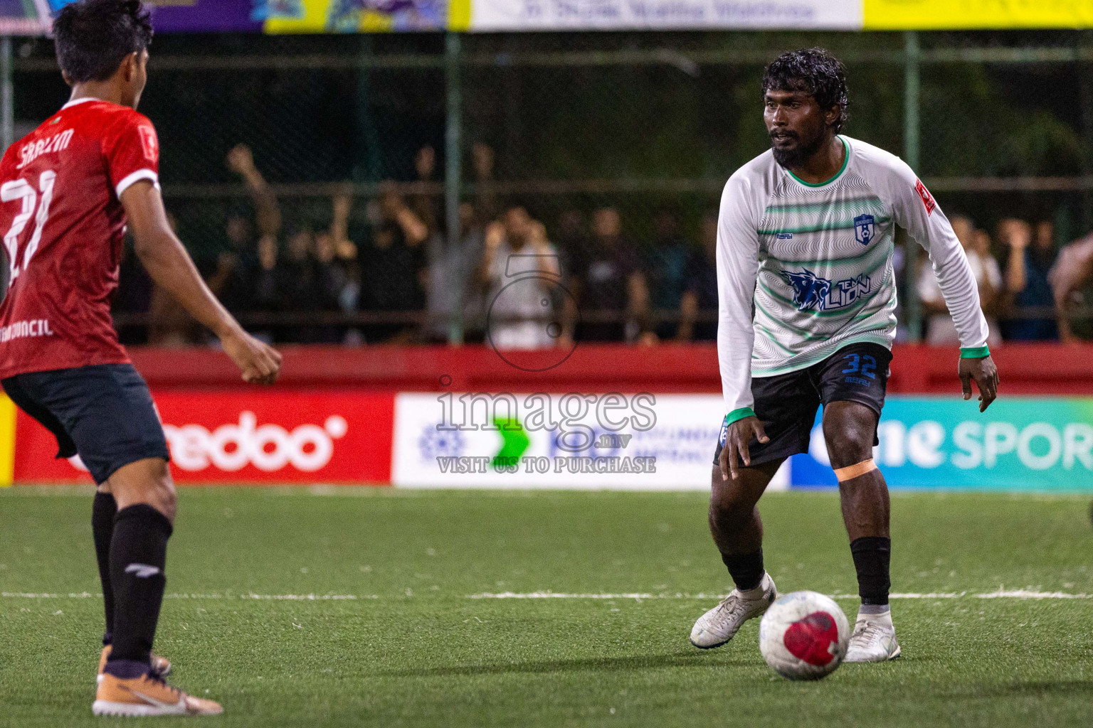 HDh Nolhivaran vs HDh Kumundhoo in Day 6 of Golden Futsal Challenge 2024 was held on Saturday, 20th January 2024, in Hulhumale', Maldives
Photos: Ismail Thoriq / images.mv