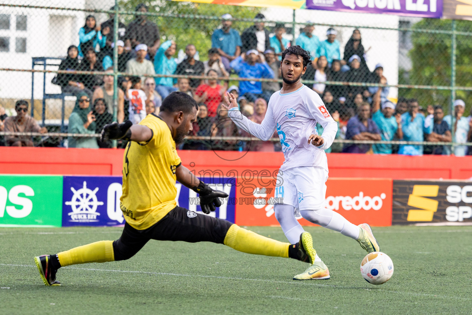 AA. Thoddoo VS AA. Himandhoo in Day 7 of Golden Futsal Challenge 2025 was held on Saturday, 11th January 2025, in Hulhumale', Maldives Photos: Hassan Simah / images.mv
