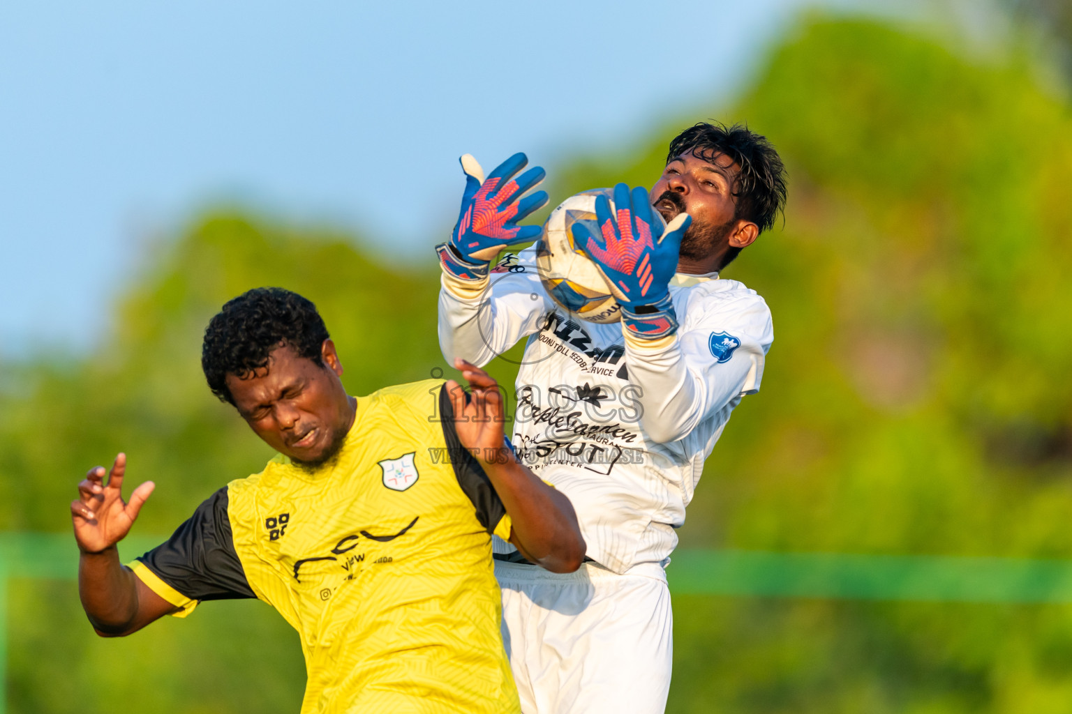 Kanmathi Juniors vs JT Sports from Manadhoo Council Cup 2024 in N Manadhoo Maldives on Wednesday, 21st February 2023. Photos: Nausham Waheed / images.mv