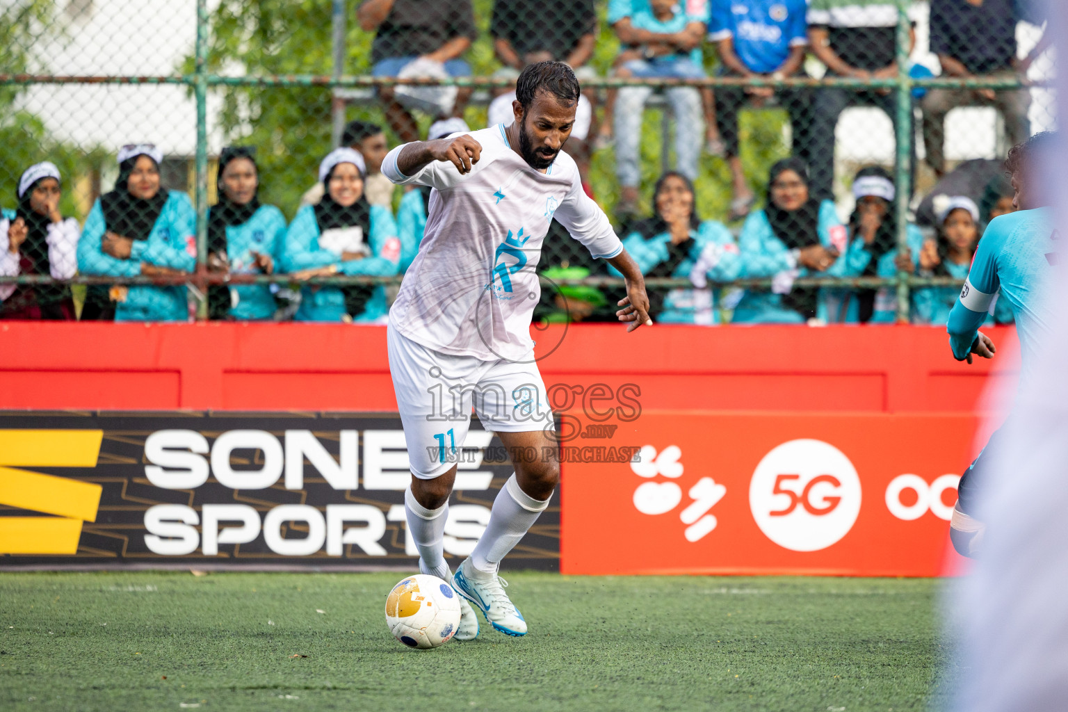 AA. Thoddoo VS AA. Himandhoo in Day 7 of Golden Futsal Challenge 2025 was held on Saturday, 11th January 2025, in Hulhumale', Maldives Photos: Hassan Simah / images.mv