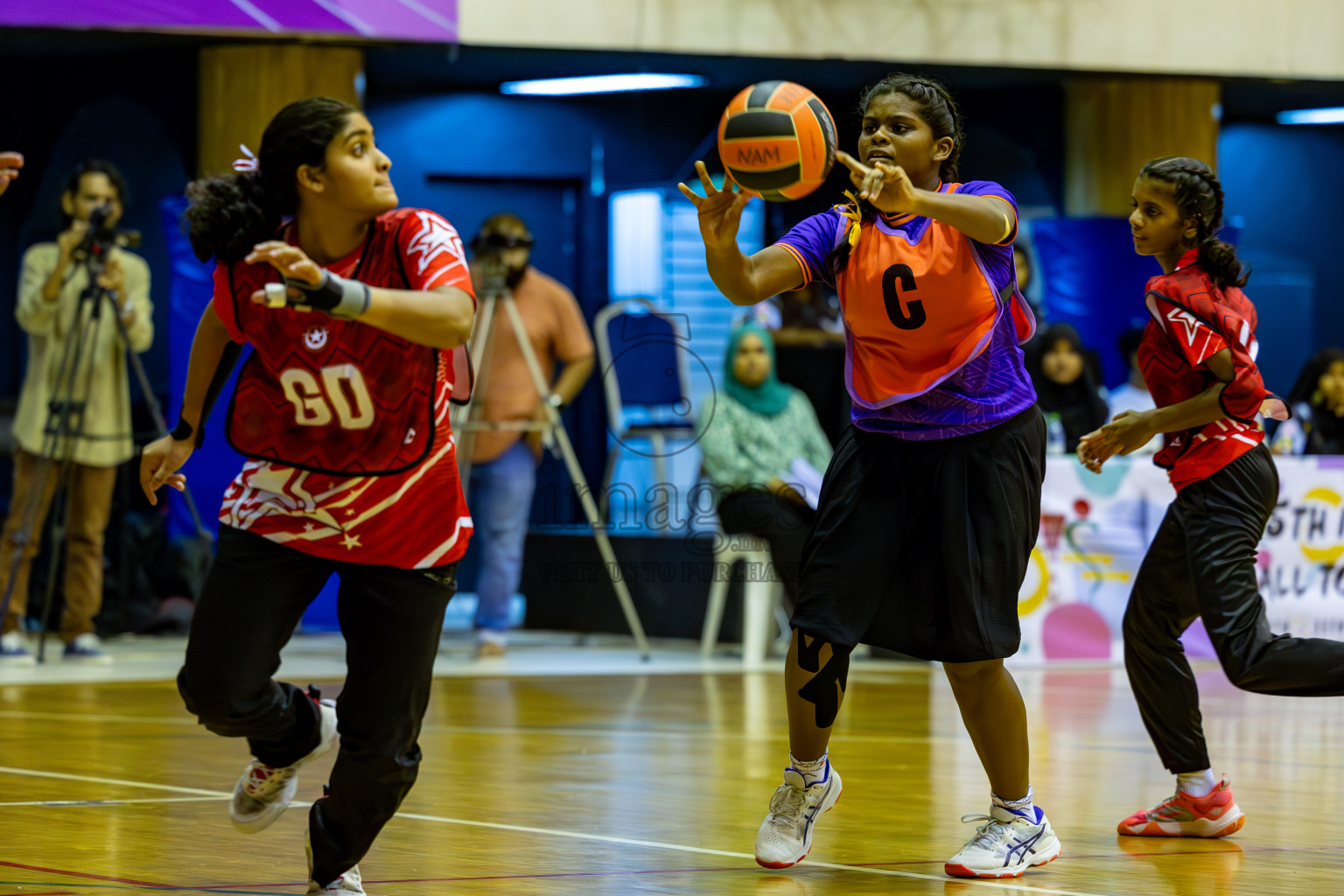 Iskandhar School vs Ghiyasuddin International School in the U15 Finals of Inter-school Netball Tournament held in Social Center at Male', Maldives on Monday, 26th August 2024. Photos: Hassan Simah / images.mv