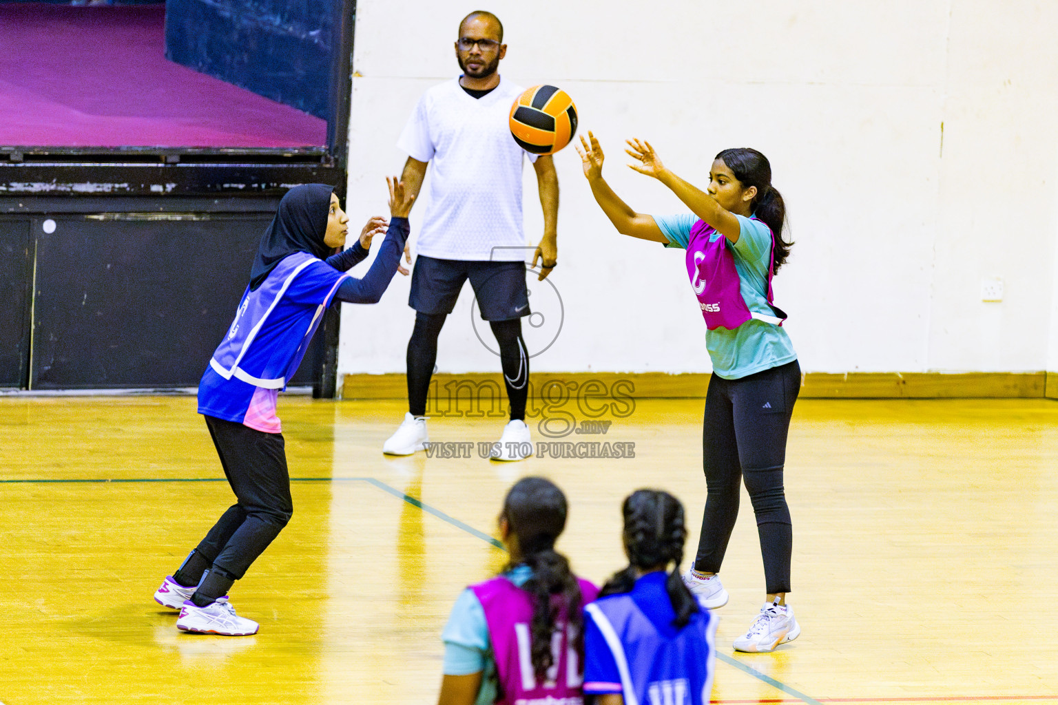 Kulhudhuffushi Youth & Recreation Club vs Club Green StreetDay 2 of 21st National Netball Tournament was held in Social Canter at Male', Maldives on Friday, 18th May 2024. Photos: Nausham Waheed / images.mv