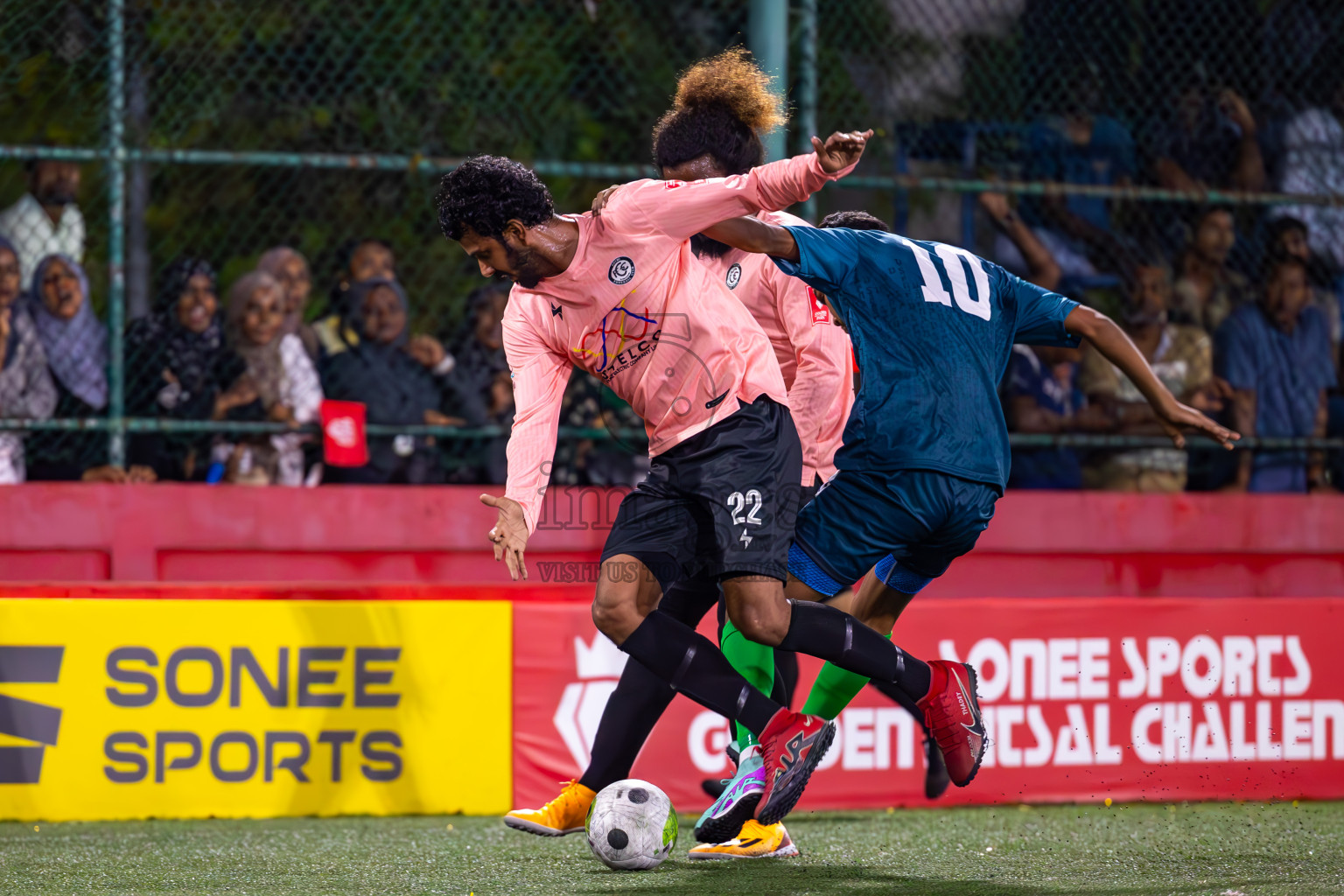 K Gulhi VS K Guraidhoo in Day 25 of Golden Futsal Challenge 2024 was held on Thursday , 8th February 2024 in Hulhumale', Maldives
Photos: Ismail Thoriq / images.mv