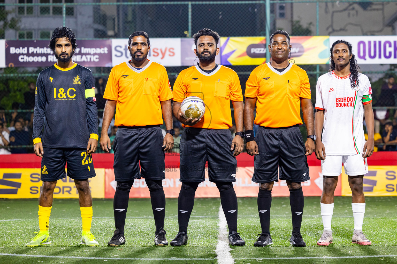 R Kalaidhoo vs R Isdhoo in Day 14 of Golden Futsal Challenge 2025 was held on Saturday, 18th January 2025, in Hulhumale', Maldives. Photos: Nausham Waheed / images.mv