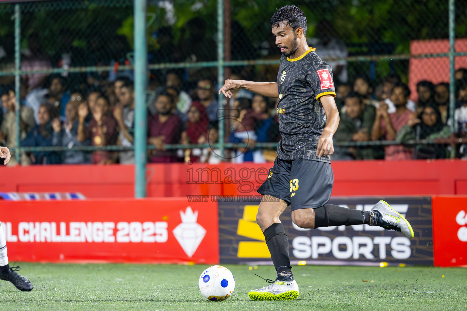 V Felidhoo vs V Keyodhoo in Atoll Round Final on Day 22 of Golden Futsal Challenge 2025 was held on Sunday , 26th January 2025, in Hulhumale', Maldives.
Photos: Ismail Thoriq / images.mv