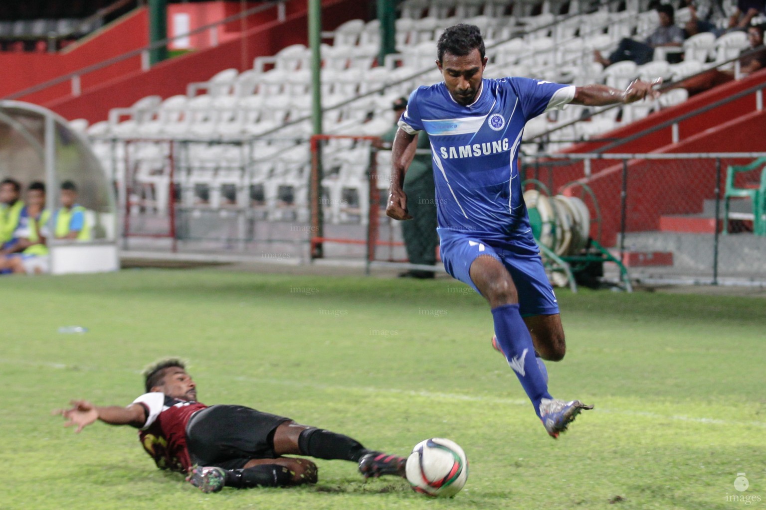 Bg Sports Club VS New Radiant Sports Club at Ooredoo  in Male', Maldives, Wednesday, May. 18, 2016.(Images.mv Photo/ Mohamed Sharuhaan).